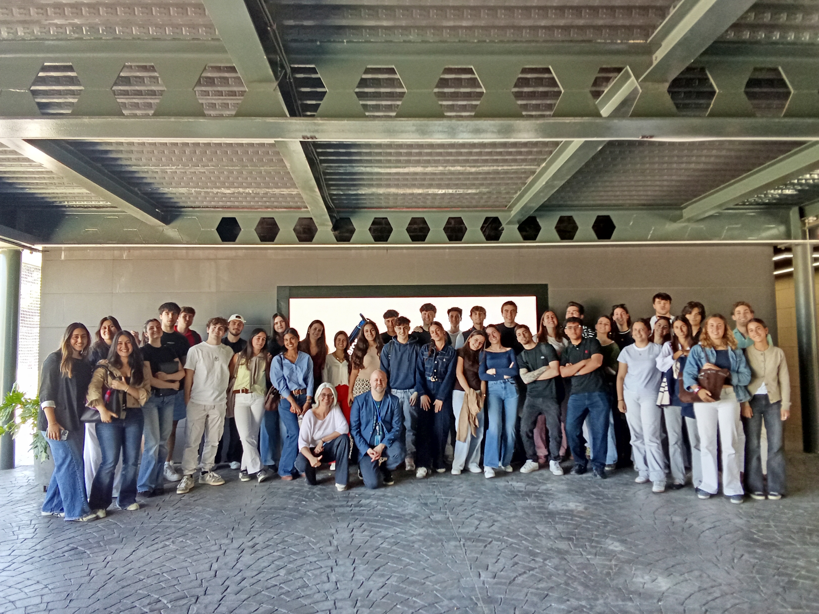 Estudiantes del grado en Marketing y Dirección Comercial conocen el modelo de RSE de Fundació Claror 